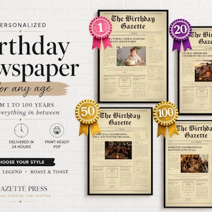 以下が含まれることがあります： The Birthday Gazetteと題された4枚のパーソナライズされた誕生日新聞ポスター。それぞれがカラフルなロゼットリボンで異なる年齢の節目を示しています。デザインにはヴィンテージ風のタイポグラフィ、テキストの列、中央の写真が含まれています。