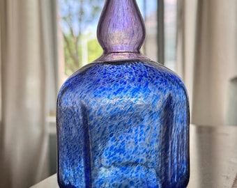 Gesigneerde Bertil Vallien Kosta Boda Art-glazen vaas in blauw en lavendel