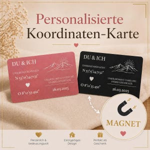 May include: Two rectangular cards, one pink and one black, with mountain illustrations and the text "DU & ICH". The cards display coordinates and a date, with a magnet below. The text "Personalisierte Koordinaten-Karte" is at the top.