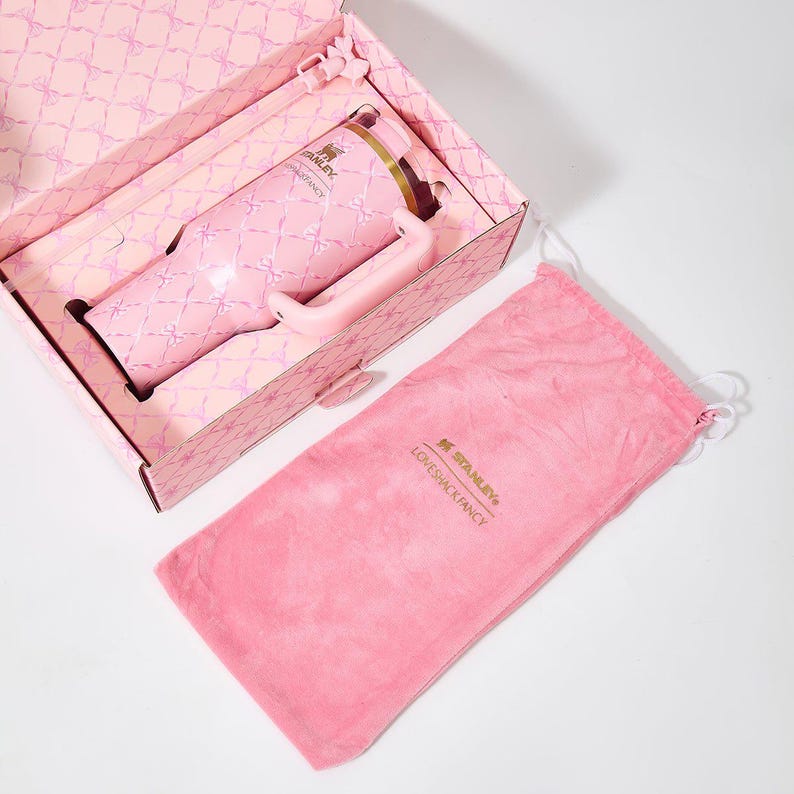 Stanley x LoveShackFancy Diamond Bow Quencher H2.0 FlowState Tumbler 40oz – Limited Edition Pink Ribbon Collection