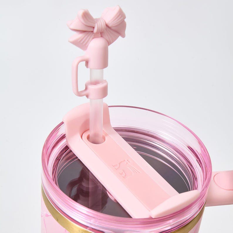 Stanley x LoveShackFancy Diamond Bow Quencher H2.0 FlowState Tumbler 40oz – Limited Edition Pink Ribbon Collection