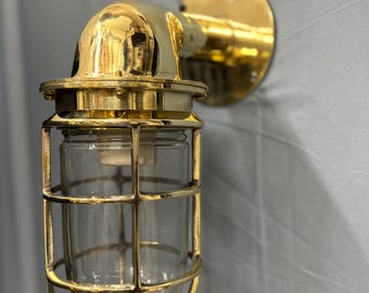 Aplique de pared náutico de latón, lámpara de mamparo vintage con jaula, luminaria de estilo industrial costero, lámpara de estilo marino