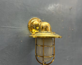 Klassische Maritime Schottwandleuchte Schwere Messingkörper Nautische Hausinnenräume Industrielle Wandleuchte