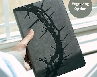 Individuell gravierte schwarze CSB Bibel mit Tabs Personalisierte Lederbibel für Männer Christliches Geschenk mit Namensgravur für die Taufe Bibel Vers Name