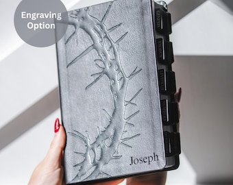 Benutzerdefinierte schwarze KJV Bibel mit Tabs und Namengravur Geschenk für Ihn Personalisierte Lederbibel mit Namen KJV Bibelgeschenke für Männer Taufe Geschenk