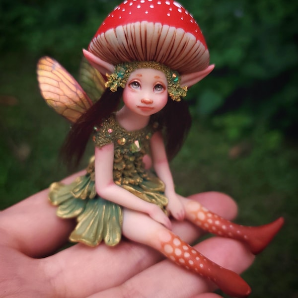 Hada de setas del bosque en miniatura de Celia Anne Harris. Pieza única - Hecha a medida.