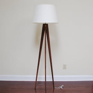 Floor Lamp Tripod Slim - Walnut