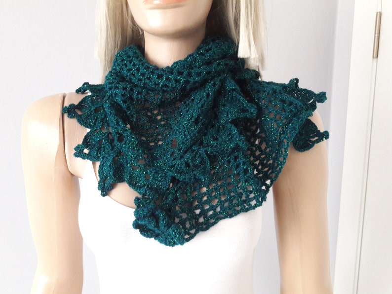Evening Wrap Bridal Shawlette Glittered Wrap Versatile ROMANTIC BEAUTY Beautiful Edging Crochet Shawl Crochet Flower WEDDING Capelet