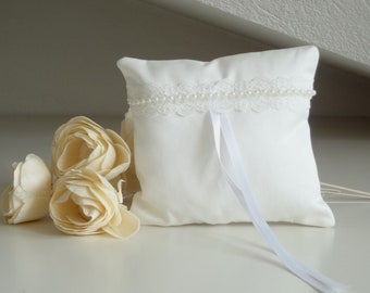 Ring cushion with pearls and lace decoration , ring bearer cushion, wedding ring pillow, white ring bearer pillow