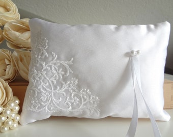 White satin ring bearer pillow, luxury ring pillow with embroidery, embroidered wedding ring pillow, pillow ring, ring cushion wedding