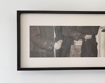 Touching What Touches No. 01 Fotografia d'arte – Edizione limitata, Vintage Source, con cornice (48x13,5 cm)