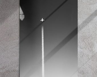 Airplane Contrail in Black & White – Minimalist Aviation Wall Art | Metal Print