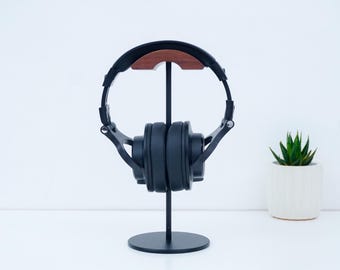 Soporte de madera personalizado para auriculares, soporte para auriculares gaming grabado a medida, regalo minimalista para la configuración del escritorio.