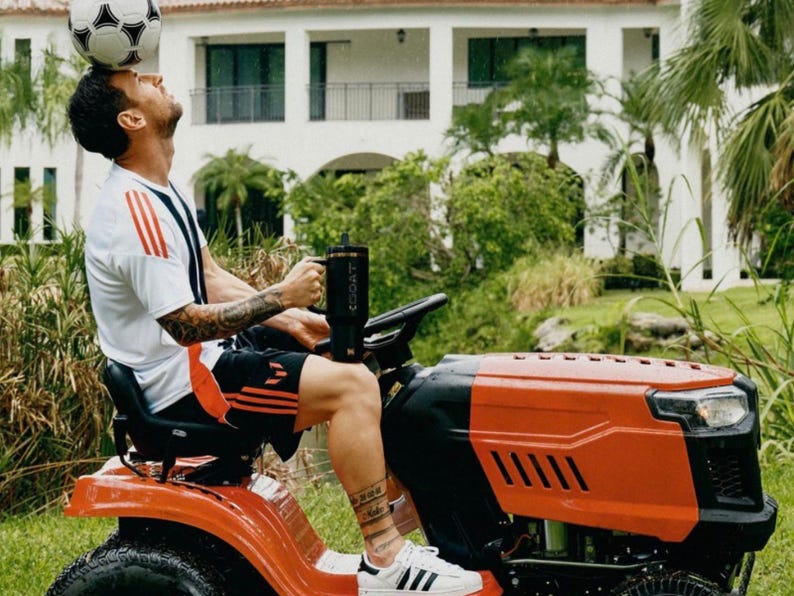 Messi GOAT Stanley 40oz Tumbler: World Cup 2026 Limited Edition Black Rose Gold image 4