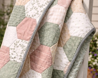 Hexagon Quilt Pattern PDF – Modern Patchwork Honeycomb Quilt, Baby Girl Quilt Design, Floral Cottage Style Hexie Blanket Pattern