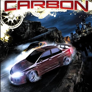 Puede incluir: La carátula del videojuego "Need for Speed: Carbon" muestra un coche deportivo granate corriendo por una carretera de montaña de noche. El título del juego está en rojo, con el logo de EA en la parte inferior. También se ve la clasificación por edad.