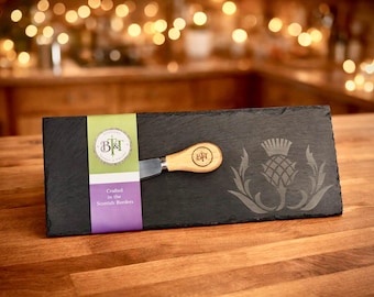 Tabla de quesos de pizarra con cuchillo