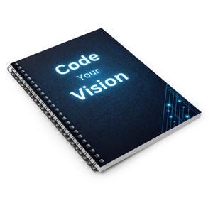 Puede incluir: Un cuaderno con espiral y cubierta azul oscuro. La cubierta presenta las palabras "Code Your Vision" en texto blanco brillante. Un diseño de placa de circuito está en la esquina inferior derecha.