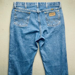 Calça jeans masculina Wrangler, 100% algodão, tamanho 36x32, modelo George Strait Relaxed Straight Western, azul. imagem 10