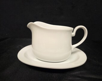 Corning Gravy Boat with Stand