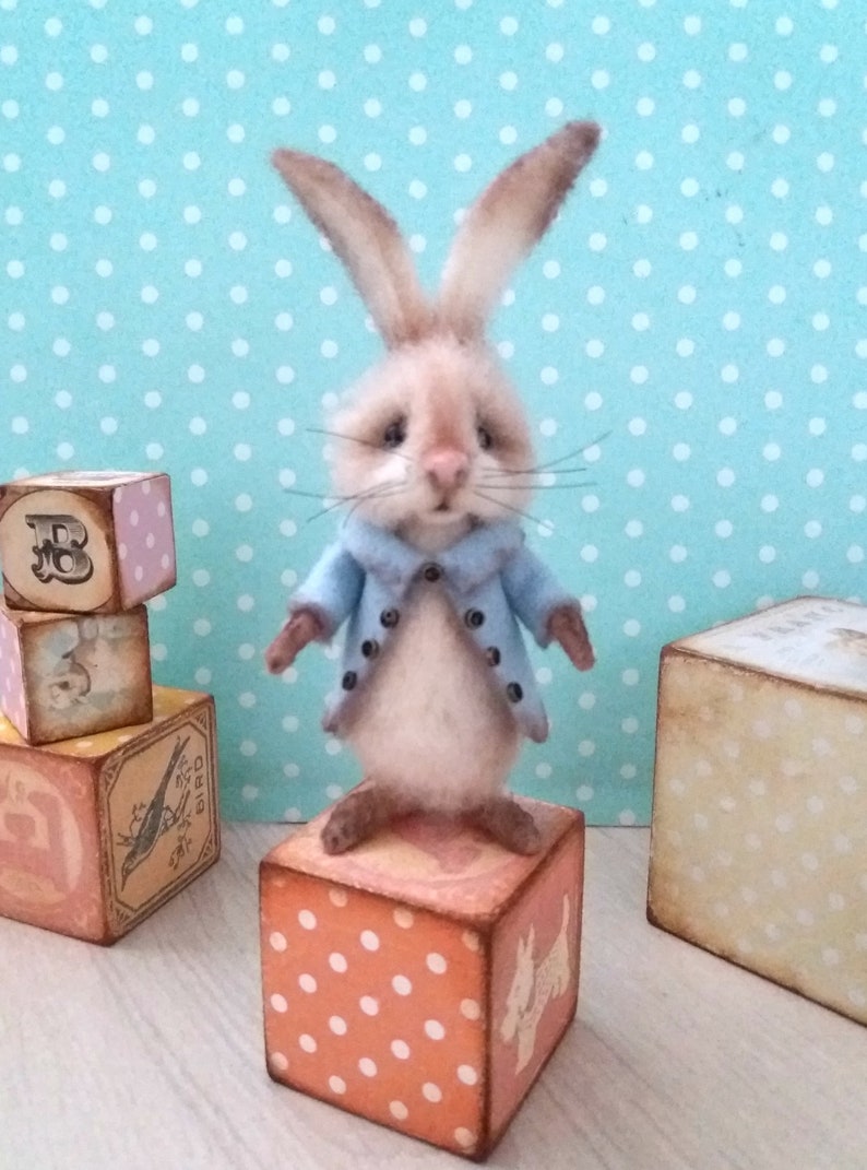 Needle felted bunny, felt bunny, dollhouse bunny, 10.5 cm, dickens style bunny, felted rabbit, blythe rabbit, miniature bunny, Blythe bunny image 4