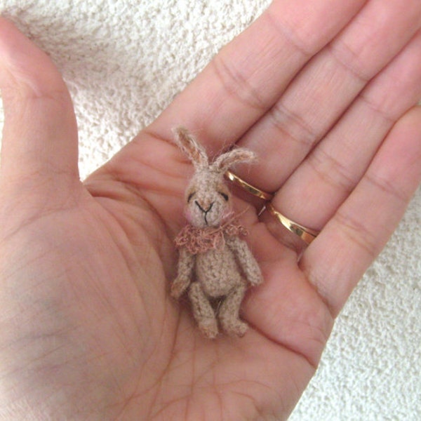 Hopsy Flopsy, classic artist bunny, collectible, antique style, micro crochet, miniature bunny, amigurumi bunny, kawaii bunny