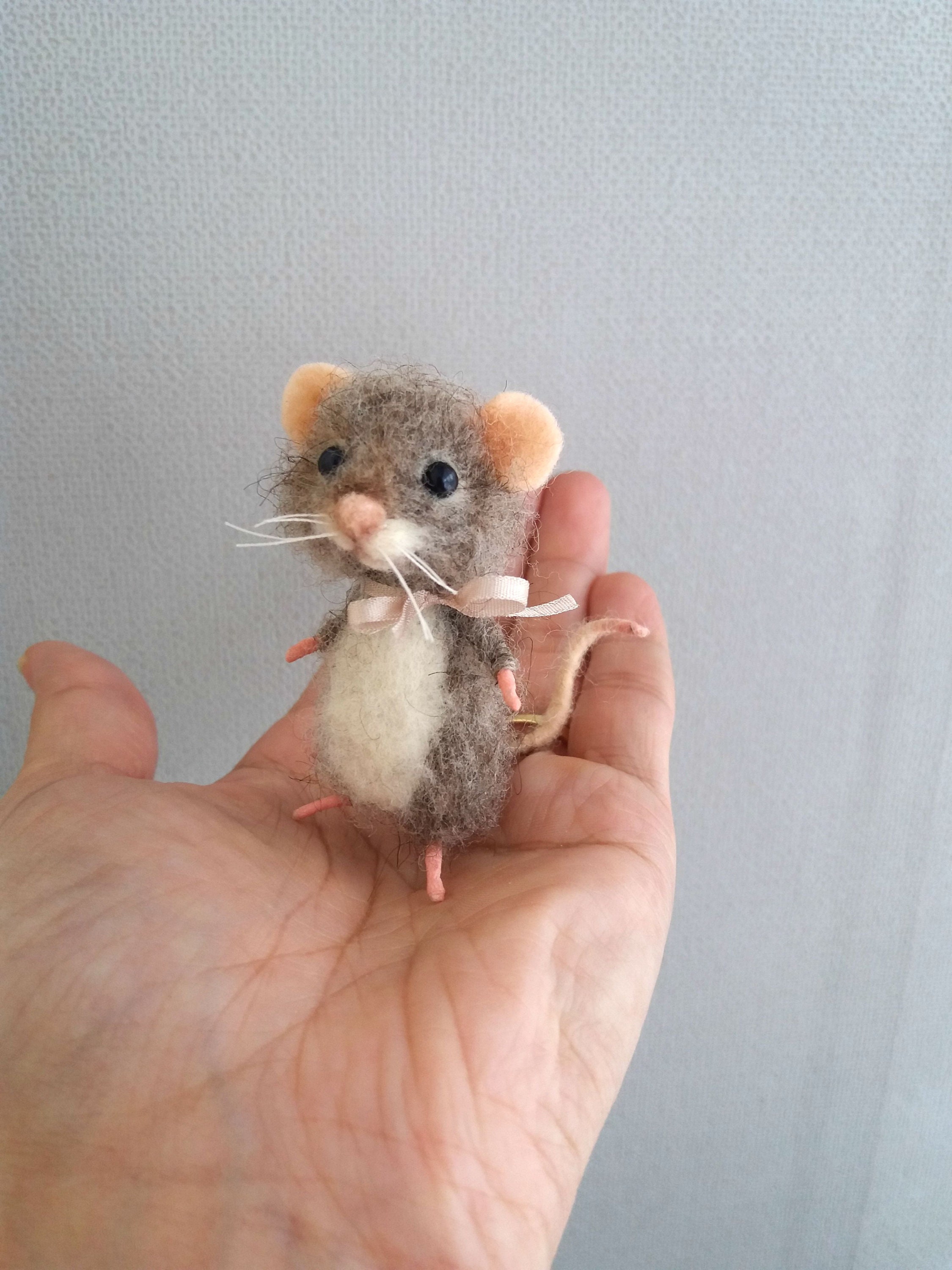 SEEKFUNNING Handmade Needle Felted Mouse, Lovely Little Christmas Mouse,  Wool Felt Mouse Hand Made Diy Needle Felting Kit Material Package 