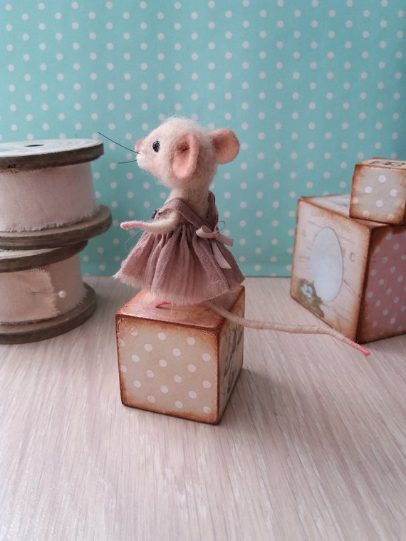 Handmade White Mouse in Clothes, Cute Felt Mouse for a Dollhouse, Needle  Felted Animals 