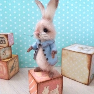 Needle felted bunny, felt bunny, dollhouse bunny, 10.5 cm, dickens style bunny, felted rabbit, blythe rabbit, miniature bunny, Blythe bunny image 3