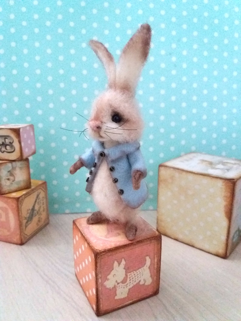 Needle felted bunny, felt bunny, dollhouse bunny, 10.5 cm, dickens style bunny, felted rabbit, blythe rabbit, miniature bunny, Blythe bunny image 3