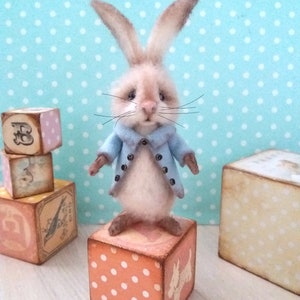 Needle felted bunny, felt bunny, dollhouse bunny, 10.5 cm, dickens style bunny, felted rabbit, blythe rabbit, miniature bunny, Blythe bunny image 2
