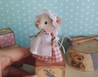 Dolores - Needle felted mouse, miniature mouse, dollhouse mouse, felt mouse, 19th century mouse, art mouse, dickens figurine, happy mouse