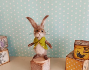 Needle felted bunny, felt bunny, dollhouse bunny, 6.5 cm, dickens style bunny, felted rabbit, blythe rabbit, miniature bunny, Blythe bunny