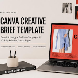 Pode incluir: Um laptop exibe uma tela vermelha com as palavras "CREATIVE BRIEF" em preto. A imagem também mostra um livro intitulado "BRAND STRATEGY", lápis em um suporte e imagens de campanhas de moda. O texto "CANVA CREATIVE BRIEF TEMPLATE" é visível.