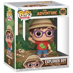 Op de afbeelding: Een Funko Pop! Movies Adventure 101 vinyl figuur van een Explorer Boy. De figuur draagt een safarihoed, paarse bril, een rood shirt met een groene dinosaurus en een blauwe korte broek. De doos toont het Funko Pop! Movies logo en de tekst "Explorer Boy".