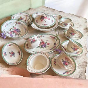 RARE Royal Staffordshire Clarice Cliff Vintage Dinnerware Set – 31 Pieces – English Art Deco Pottery