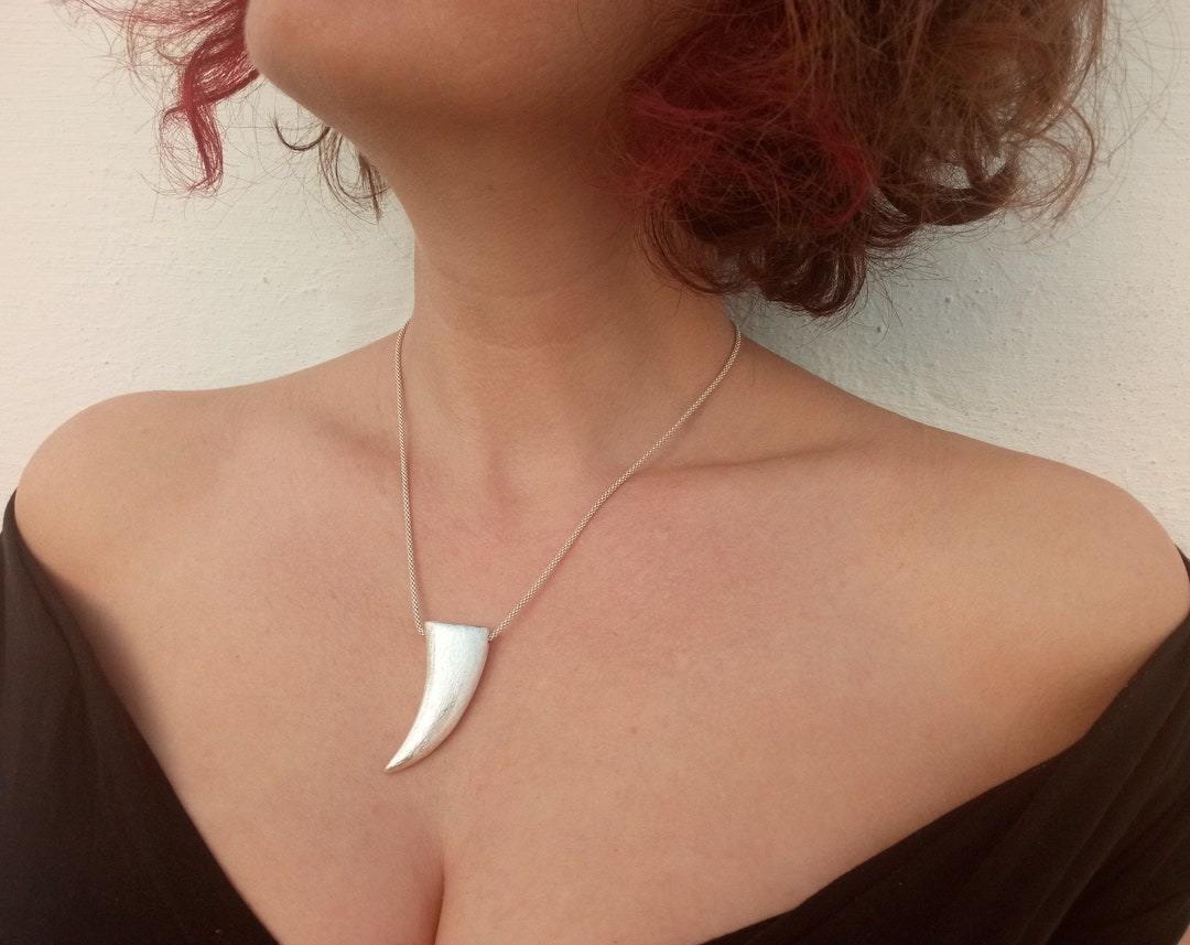 Pure silver horn-shaped pendant necklace main image 1