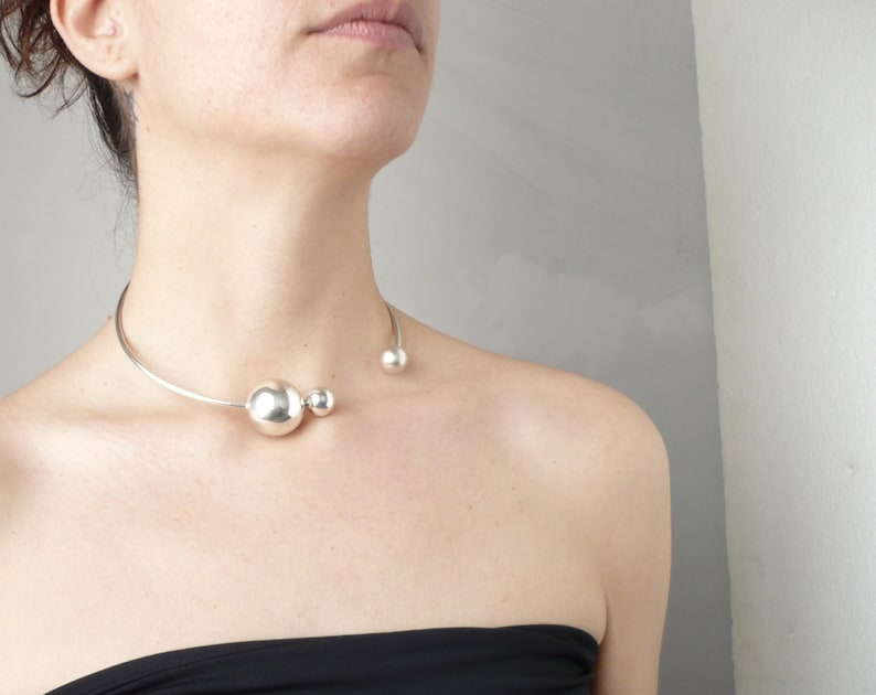 silver open choker with silver balls