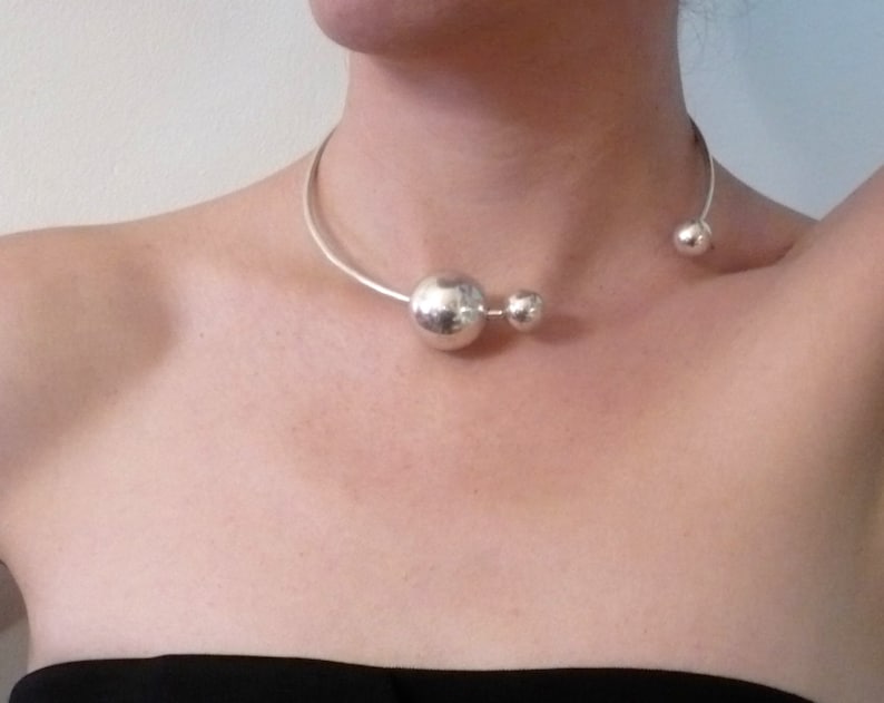 silver open choker with silver balls