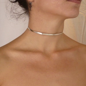Minimalist silver collar necklace