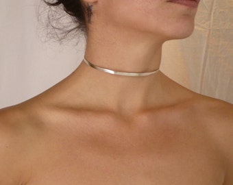 Minimalist silver collar necklace