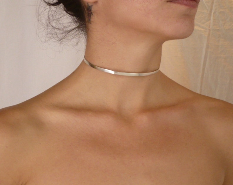 Minimalist silver collar necklace 
