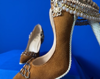 La Ruche - Maßangefertigte Wabenperlen Stiletto | One of One Luxus Kunst Schuh | Damengröße 8,5 | ACFW Fashion Week | Ido & DeAnda