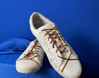 Le Filet – Sneaker su misura con inserti in pizzo / Taglia uomo 10.5 US / Lacci in pelle / Settimana della moda ACFW / Ido & DeAnda