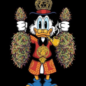Pode incluir: Um personagem de pato de desenho animado vestindo um roupão vermelho e cartola com emblemas dourados estilo Medusa, segurando dois grandes botões de cannabis verdes em mãos enluvadas de branco, bico amarelo, sapatos azuis e um cachimbo.