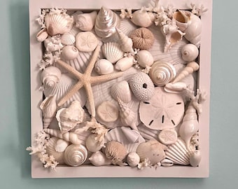 Boîte d'ombre artisanale en coquillages blancs | Décoration murale marine et plage