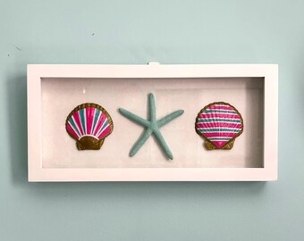 Tableau sous verre peint à la main sur le thème côtier | Étoiles de mer, coquillages, décoration de plage