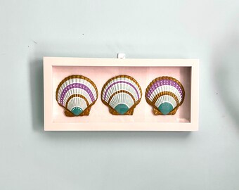 Boîte d'ombre en coquillages peinte à la main | Décoration de maison de plage