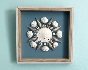 Décoration artisanale en coquillage dollar des sables avec effet soleil | Boîte d'ombre sur le thème de la plage