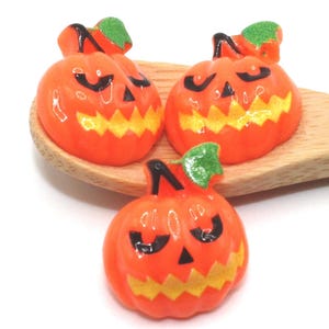 Halloween Pumpkin Resin Cabochons: Jack-O-Lantern Craft Embellishments (10/30 Pieces, 20x11mm)
